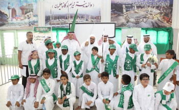 تحت شعار : “همة حتى القمة ”  مدير تعليم المدينة يشارك الطلاب ابتهاجهم بمناسبة اليوم الوطني الـ 89 للمملكة