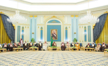 خادم الحرمين الشريفين يستقبل أصحاب السمو الأمراء ومفتي عام المملكة وأصحاب الفضيلة العلماء وجمعاً من المواطنين
