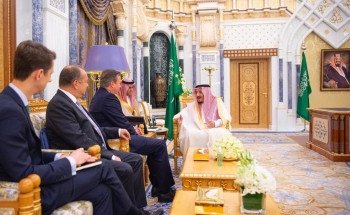 خادم الحرمين الشريفين يستقبل دولة رئيس وزراء بريطانيا الأسبق ديفيد كاميرون