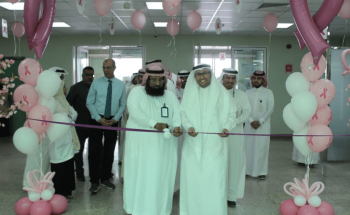 مستشفى الملك فيصل بالأحساء يوعي المراجعين بمرض سرطان الثدي تحت شعار  ”  لاتنتظريالأعراض ” افحصي الآن