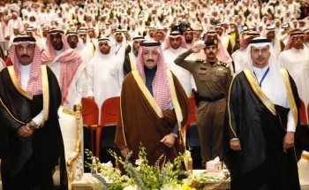 محافظ الأحساء يكرم 363 متفوقًا و16 أسرة و3 جمعيات