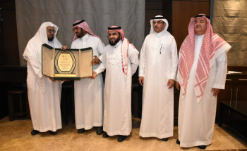 العبدالكريم يكرم إدارة تعليم ينبع وقائد مدرسة الإمام النووي