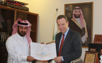 القنصل البريطاني العام يزور أدبي الباحة