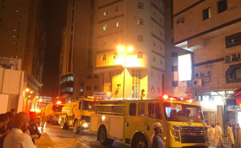 الدفاع المدني ينقذ أكثر من 180 نزيل في حريق فندق المكون من 11 طابق