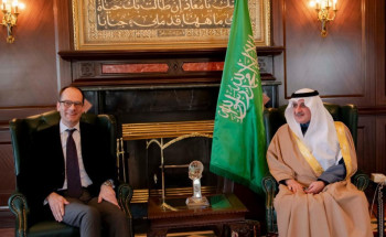 الأمير فهد بن سلطان يستقبل فريق التنقيب في موقع” قريّة ” الأثري بمنطقة تبوك