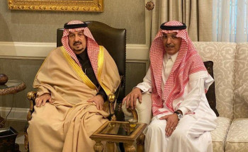 الأمير فيصل بن بندر يعزي وزير المالية في وفاة أخيه