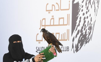 عذاري الخالدي.. أوَّل سعوديَّة تشارك في مهرجان الملك عبدالعزيز للصقور!