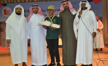 الصيعري يكرم الكشاف عبدالله العثمان لحصوله على وسام التميز الكشفي في المخيم الخلوي بـ حائل