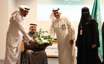 المقبل يكرّم الموظفين المتميزين بإدارة المسؤولية الاجتماعية بالشرقية