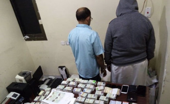 ‎القبض على مُقيمين بحوزتهما 2498 بطاقة “مقيم” مزورة في مكة
