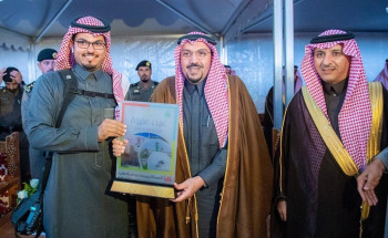 أمير القصيم يدشن كتاب (عين عنيزة).. ويكرم المصور العقيلي في يوم الغضا للثقافة والفنون