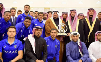نائب أمير الرياض يستقبل رئيس مجلس إدارة نادي الهلال ولاعبي الفريق الأول