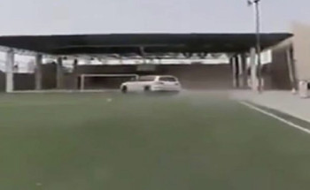 “النيابة العامة” تباشر التحقيق مع شخص دخل بمركبته في فناء مدرسة ومارس التفحيط بها