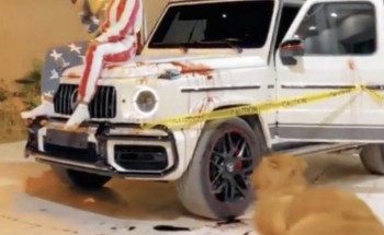 ” النيابة العامة” تصدر بيان بالقبض على شاب يستعرض بالأسلحة على “مرسيدس”