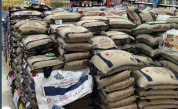 التجارة وفرة السلع والمواد الاستهلاكية في جميع الاسواق