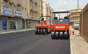 بلدية الجبيل تواصل أعمال صيانة الشوارع بعض شوارع أحياء الجبيل