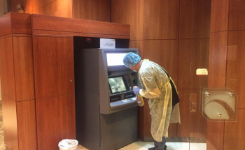 تعقيم أكثر من 80 جهاز صراف آلي وفرز بصري ل ٢٥٠ عامل ضمن حملة ” يداً بيد ” بتبوك