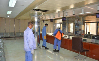 جوازات حائل تقوم بتطهير وتعقيم جميع مرافق الإدارة وصالات المراجعين