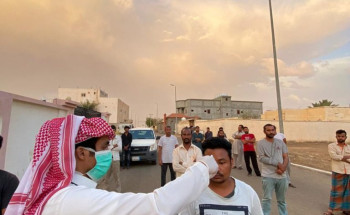 مستشفى ظلم يتصدى ل”كورونا” بالكشف المبكر في مقرات سكن العمالة والتوعية ب”لغات متعددة”