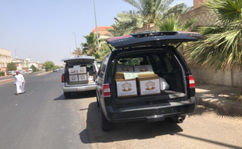 جمعية المتقاعدين بالمدينة المنورة توزع السلال الغذائية على الأسر داخل الأحياء