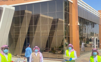 فريق نبض الحياة التطوعي بمنطقة تبوك يشارك العاملين في الميدان فرحتهم بحلول عيد الفطر المبارك