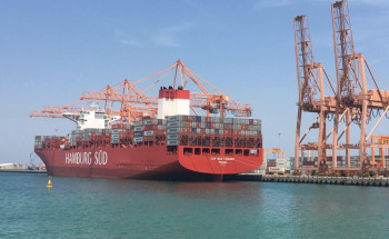 ميناء الجبيل التجاري يناول أكبر عدد للحاويات من سفينة واحدة في تاريخه