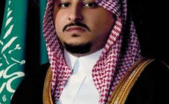 سمو الأمير عبدالعزيز بن فهد بن تركي بن عبدالعزيز يعزي رئيس مركز خوعاء بوفاة والده