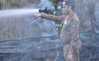 مدني حائل يباشر إخماد حريق بمزرعة