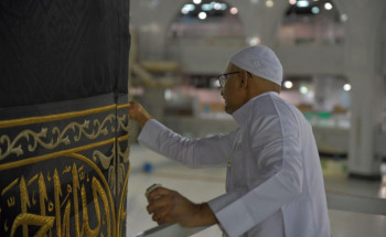 مجمع الملك عبدالعزيز لكسوة الكعبة المشرفة يشد الحزام والصيانة الدورية لثوب الكعبة المشرفة