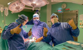 جراح سعودي ينجح بإزالة ورم دماغي لفتاة كويتية في فرنسا اعتذر طبيبها الفرنسي عن إجراء عمليتها في اللحظات الأخيرة