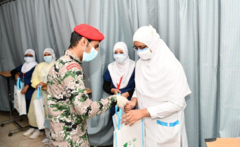 سجون تبوك تشارك في مبادرة نحن معكم