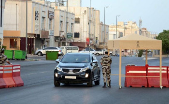 جهود رجال الأمن في تطبيق منع التجول في المدينة المنورة مع بدء العشر الأواخر من رمضان المبارك
