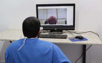 سجون منطقة الجوف تفعل المحاكمات عن بعد لخدمة نزلائها في ظل جائحة كورونا