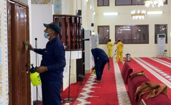 “بلدية الوجه” تبدأ بتطهير وتعقيم ساحات المساجد والجوامع بالمحافظة