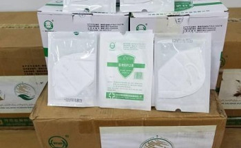 مركز الملك سلمان للإغاثة يسلّم الدفعة الثالثة من المساعدات الطبية لمواجهة فيروس كورونا المستجد لوزارة الصحة اليمنية