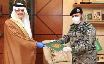 أمير المنطقة الشرقية يلتقي مدير سجون المنطقة