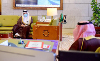 أمير منطقة الرياض يستقبل مدير عام الشؤون الصحية بالمنطقة