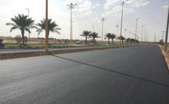 سفلتة 27000 متر مربع من الطرق الداخلية في نطاق بلدية الناصفة بالجوف