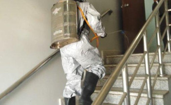 بلدية طريف تشرع بتطهير وتعقيم الجهات الحكومية بمحافظة طريف