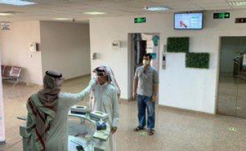 تطبيق الإجراءات الاحترازية للحد من تفشي كورونا داخل الإدارات الحكومية بمنطقة الجوف