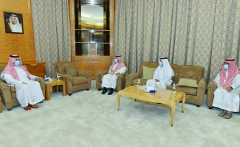 سمو أمير منطقة حائل يستقبل رئيس مؤسسة سليمان الراجحي الخيرية ومدير مؤسسة مزن الخيرية