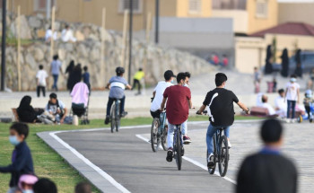 رياضية الدراجات الهوائية في صيف عسير تجمع بين المتعة والثقافة السياحية