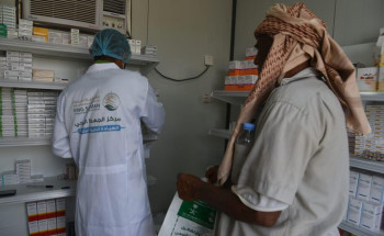 العيادات الطبية المتنقلة لمركز الملك سلمان للإغاثة في مديرية عبس بمحافظة حجة تواصل تقديم خدماتها العلاجية