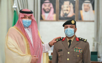 أمير الحدود الشمالية يقلد العنزي رتبته الجديدة