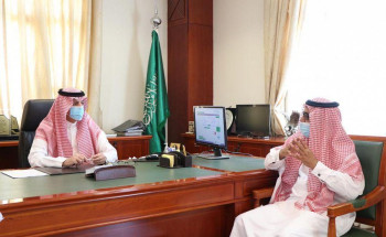 محافظ تيماء يلتقي بمدير فرع الموارد البشرية والتنمية الاجتماعية بتبوك