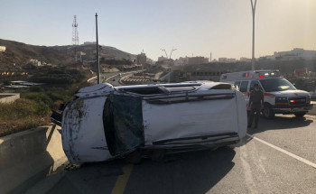 الهلال الأحمر يباشر حادث إنقلاب بمنطقة الباحة