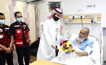 زيارة مدير فرع الهلال الاحمر بالشمالية لمريض ساهمت فرقة إسعافية بإنقاذ حياته