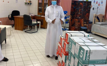 مساعد مدير تعليم ينبع يطلع على آلية توزيع المقررات من المستودعات للمدارس