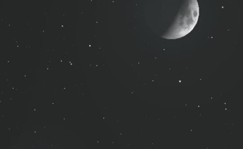 القمر قرب السماك الأعزل.. الأحد