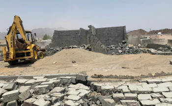 لجنة التعديات بمركز الحسي تزيل تعديات على أراضٍ حكومية